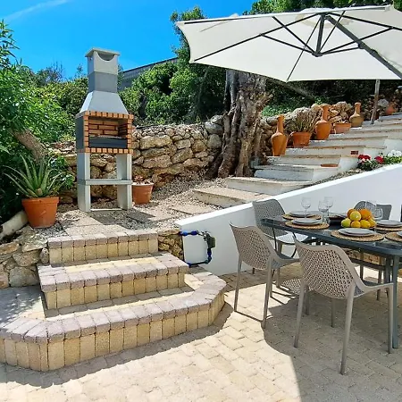 Charming Villa, Algarve With Private Pool, Sea Views And Walk To Villa