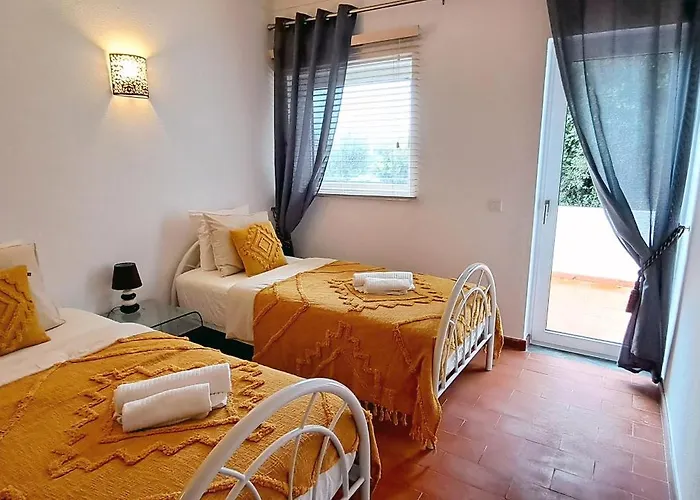 Charming Villa, Algarve With Private Pool, Sea Views And Walk To