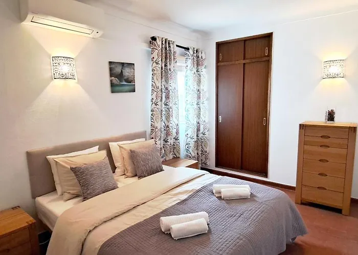 Charming Villa, Algarve With Private Pool, Sea Views And Walk To Villa *