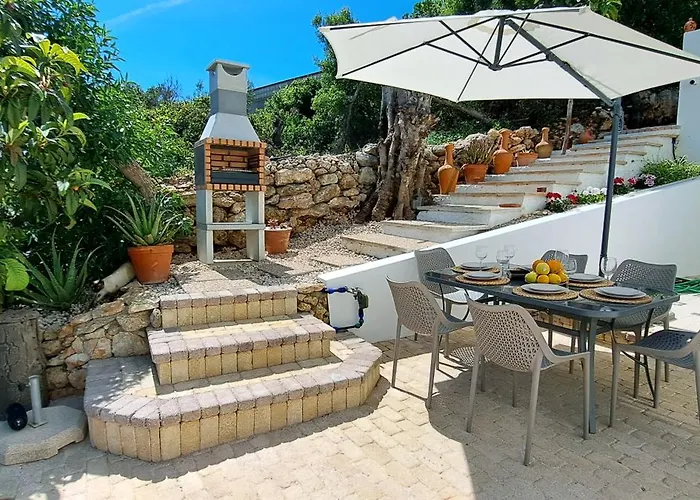 Charming Villa, Algarve With Private Pool, Sea Views And Walk To Villa