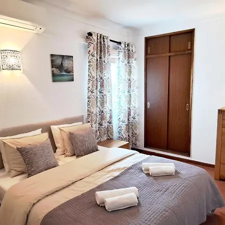 Charming Villa, Algarve With Private Pool, Sea Views And Walk To Villa *